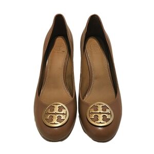 Tory Burch Brown/Tan Leather Wedge Heel with Goldeb Tory Burch Medalion